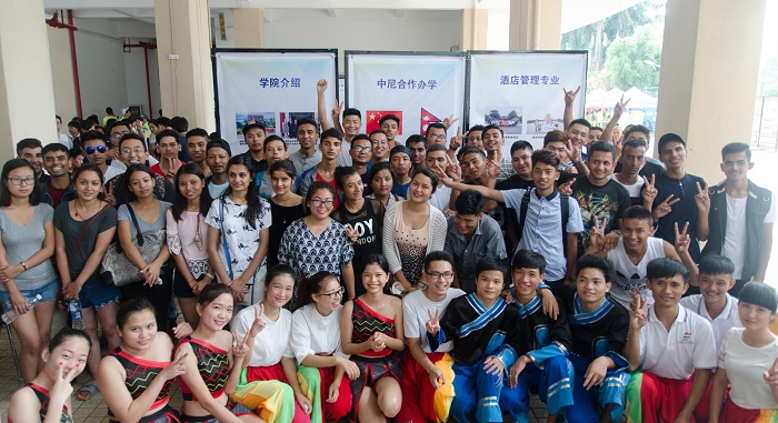 報告，我們來啦——尼泊爾留學(xué)生（圖書館 梁平攝影）.jpg