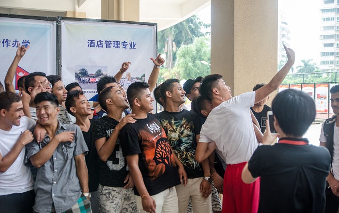 看這！我們在海職院啦?。▓D書館 梁平攝影）.jpg