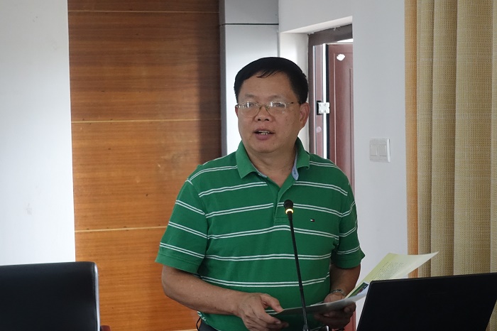 副校長(zhǎng)梁棟在9月23日中層干部會(huì)議上通報(bào)學(xué)校2016年度各項(xiàng)重點(diǎn)工作推進(jìn)情況（黨委宣傳部 袁媛攝影）.jpg