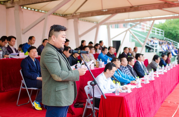 王亮代表返校校友發(fā)言（圖書館 梁平攝影）.jpg