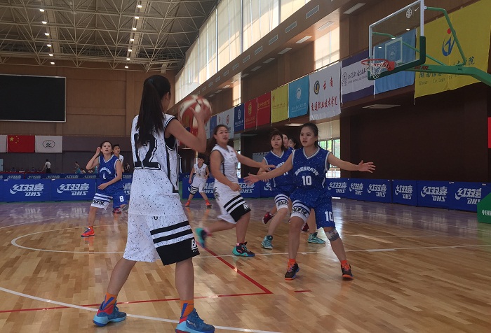 我校女子籃球隊在第七屆CCBA全國高等職業(yè)院校籃球聯(lián)賽（南方賽區(qū)）比賽現(xiàn)場（學(xué)生工作處提供）.jpg