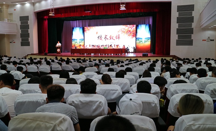 2017屆畢業(yè)生畢業(yè)典禮現(xiàn)場（黨委宣傳部 袁媛攝影）.jpg