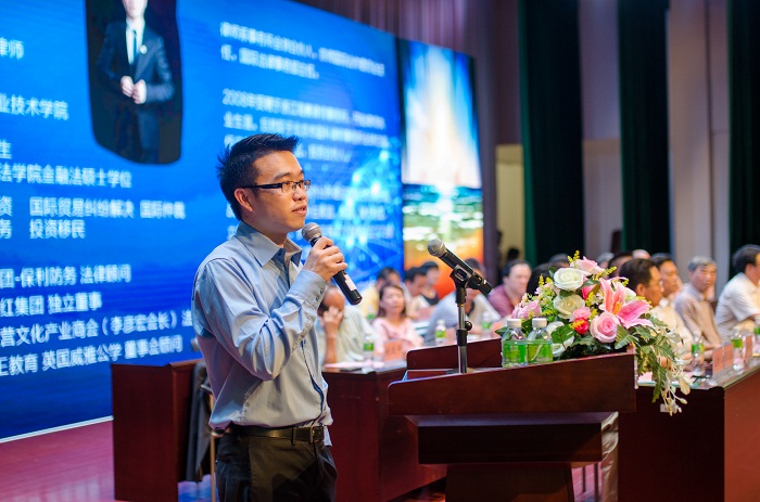 校友代表封躍平發(fā)言（圖書館 梁平攝影）.jpg