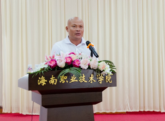 （林啟輝老師作事跡報(bào)告 圖書(shū)館梁平攝影）.jpg