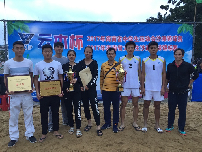 (我校運(yùn)動(dòng)員與教練員合影 學(xué)生工作處供圖）.JPG