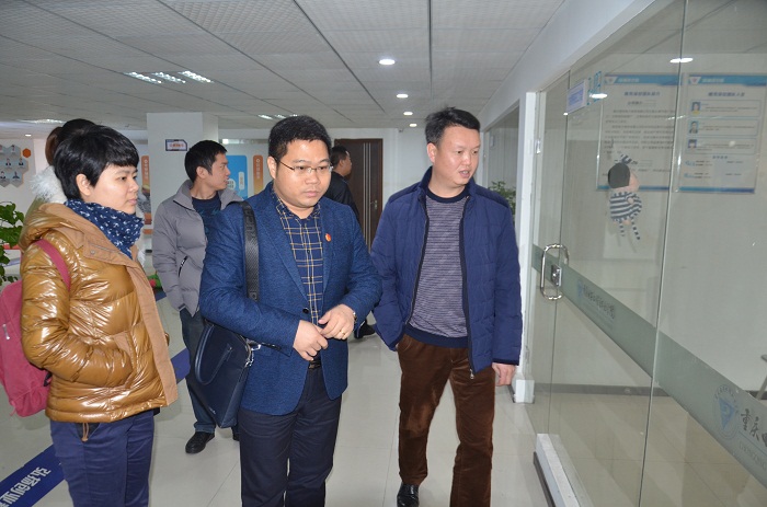 （參觀重慶電子工程職業(yè)學院創(chuàng)新創(chuàng)業(yè)基地 黨委宣傳部朱澤東攝影）.JPG