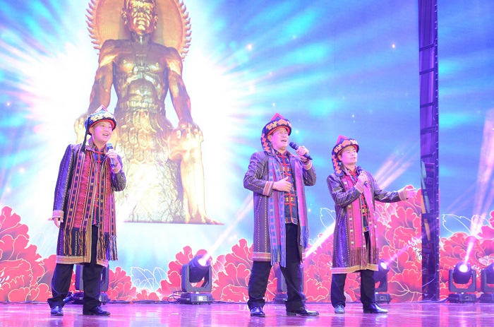 民族歌曲演唱 （海職青年記者團(tuán) 黃炳蔚攝影）.JPG