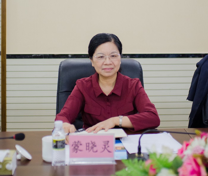 蒙曉靈高度評價我校取得的發(fā)展建設(shè)成就（圖書館 梁平攝影）.jpg