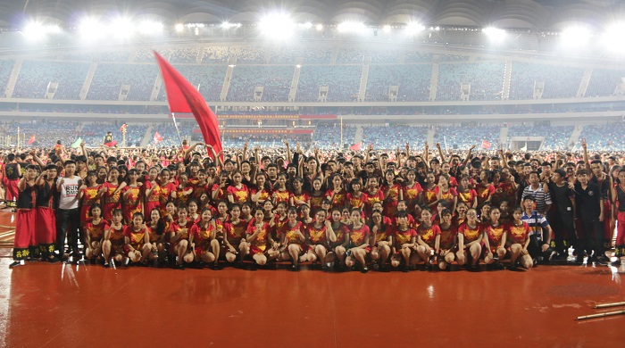 我校演出人員合影留念（海職青年記者團(tuán) 王寶攝影）.jpg