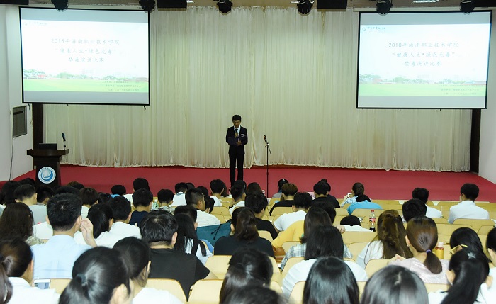 演講比賽現(xiàn)場（海職青年記者團(tuán) 許加波攝影）.JPG